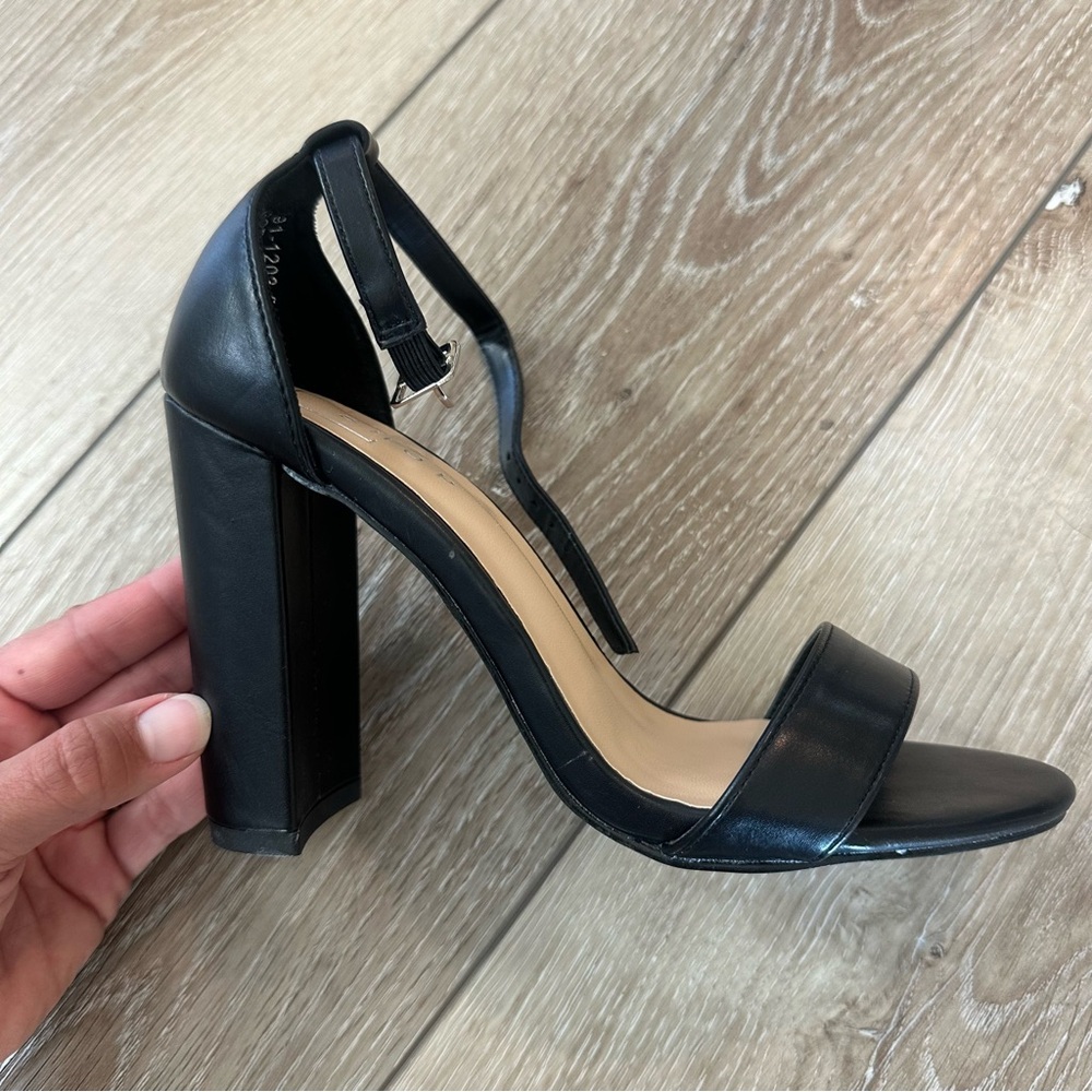 Vici Dolls ShuShop Classic Leather Black 4” Block Heel Sandals Heels Size 5.5